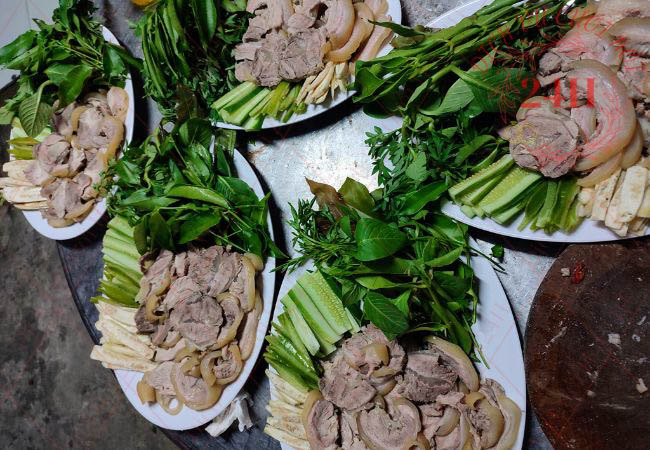 Bò tơ cuộn rau rừng