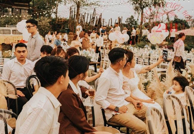 Hỗ trợ khách hàng trước - trong và sau tiệc