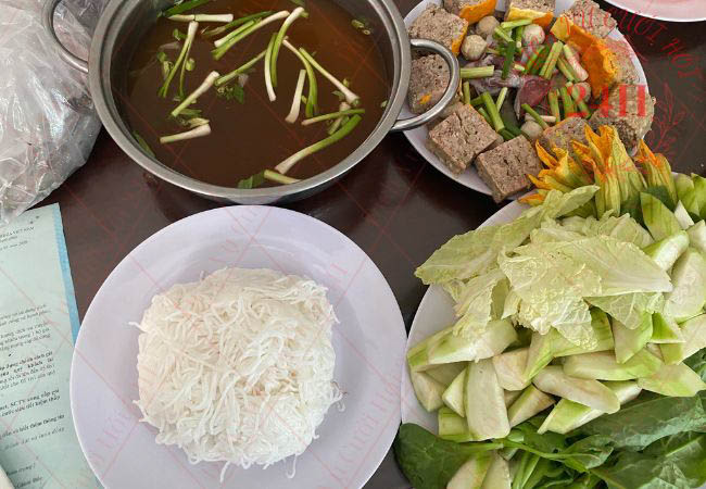 Lẩu riêu cua + hải sản