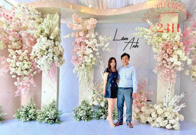 Mẫu backdrop trang trí tiệc cưới