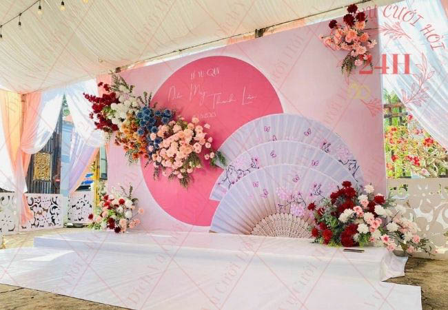 Mẫu trang trí backdrop tiệc cưới số 2