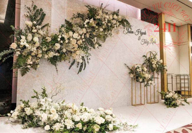 Mẫu backdrop trang trí tiệc cưới sang trọng