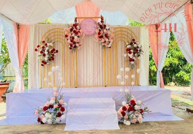 Mẫu trang trí sân khấu tiệc cưới đẹp số 1