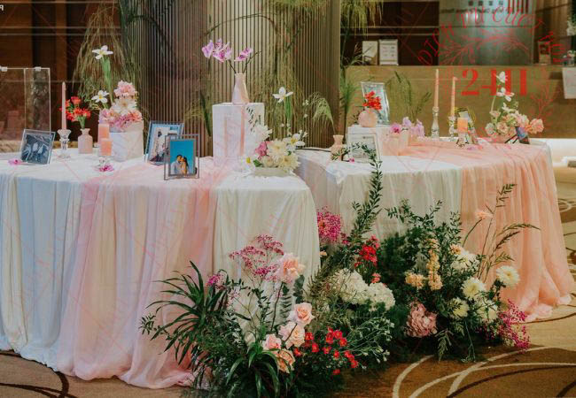 Mẫu trang trí bàn gallery tiệc cưới tại nhà