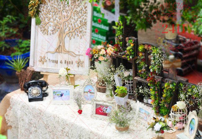 Mẫu trang trí bàn gallery tiệc cưới giá tốt