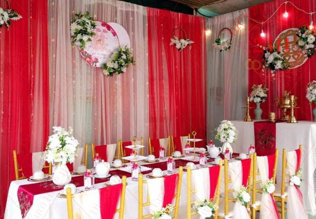 Mẫu trang trí bàn gia tiên dưới 5 triệu tone màu đỏ