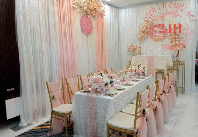 Mẫu trang trí gia tiên dưới 5 triệu tone màu hồng