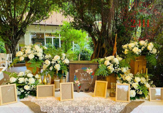 Những Mẫu trang trí bàn gallery tiệc cưới đẹp